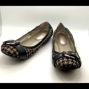 Houndstooth Flats